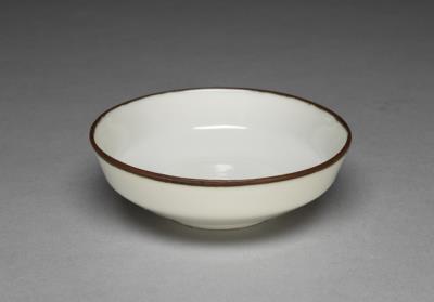 图片[2]-White dish, Ming dynasty (1368-1644)-China Archive